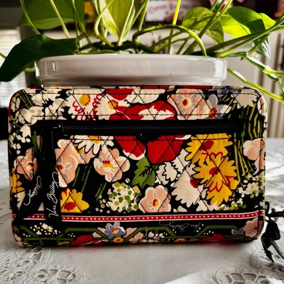 Vera Bradley Multicolor Floral Quilted Wristlet Wallet - Picture 2 of 9